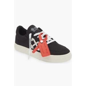 Off-White Vulcanized Low Top Sneaker Black/ White - 8US / 38EU